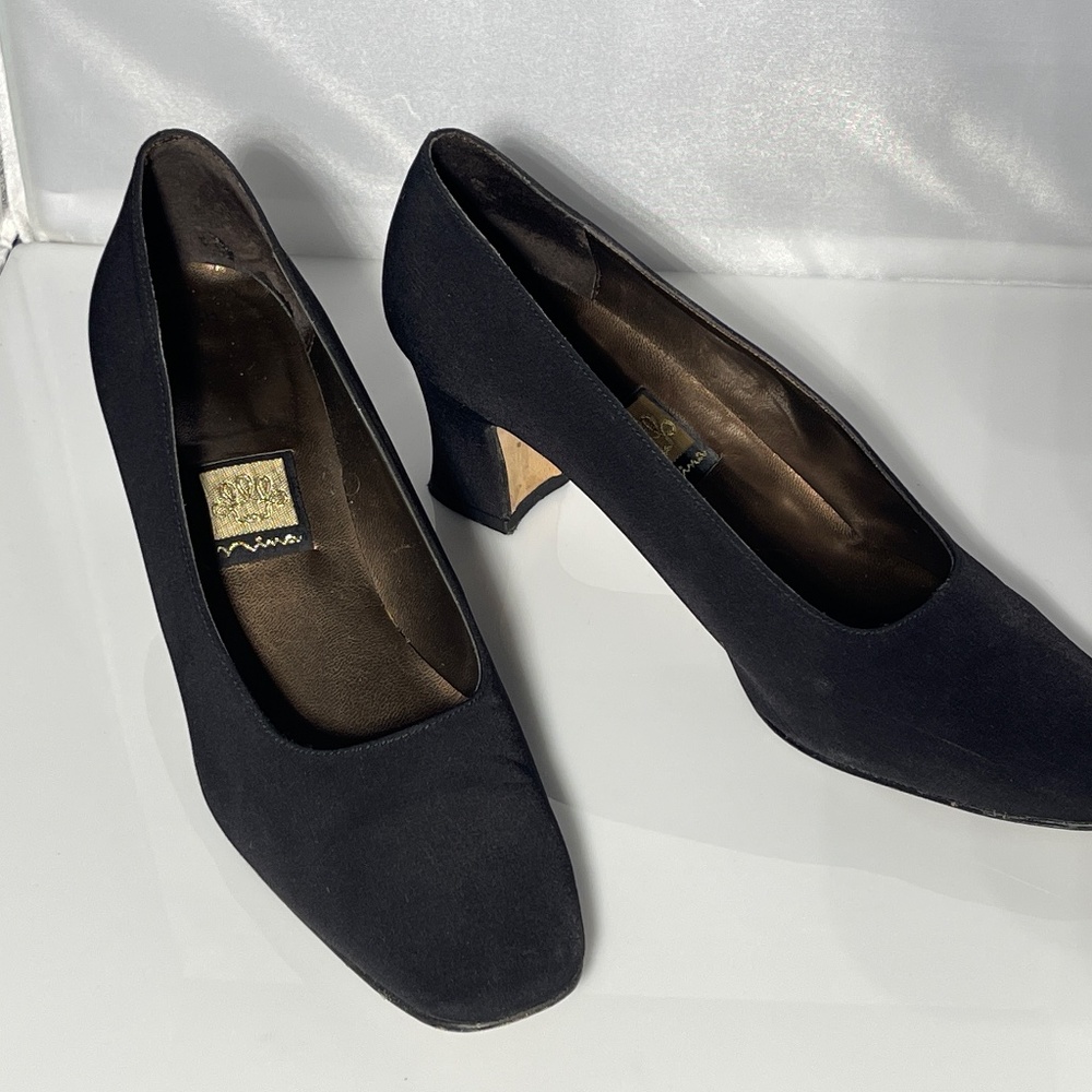 Nina Fresco French Peau Pumps in Black Size 8.5 USED